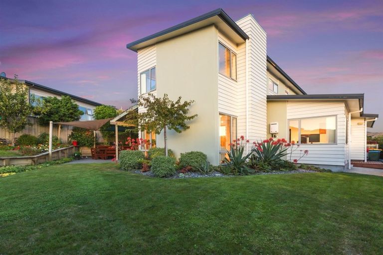 Photo of property in 6 Sumner Terrace, Aotea, Porirua, 5024