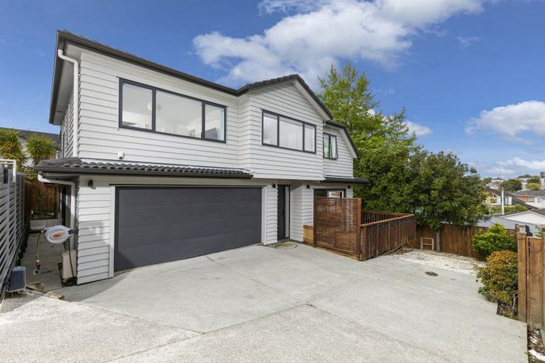 Photo of property in 8b Dallinghoe Crescent, Milford, Auckland, 0620