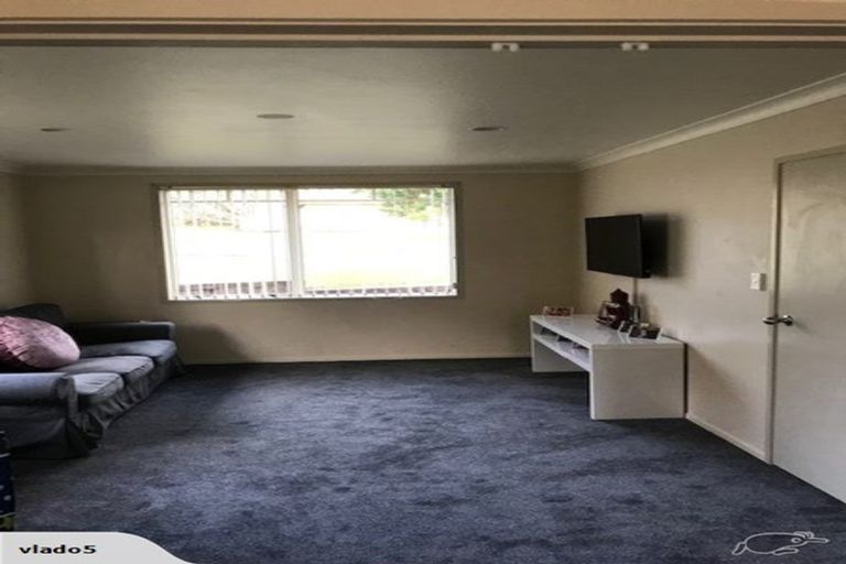 Photo of property in 18 Nimstedt Avenue, Oteha, Auckland, 0632