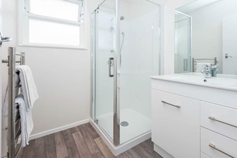 Photo of property in 21 Minaret Drive, Bucklands Beach, Auckland, 2014