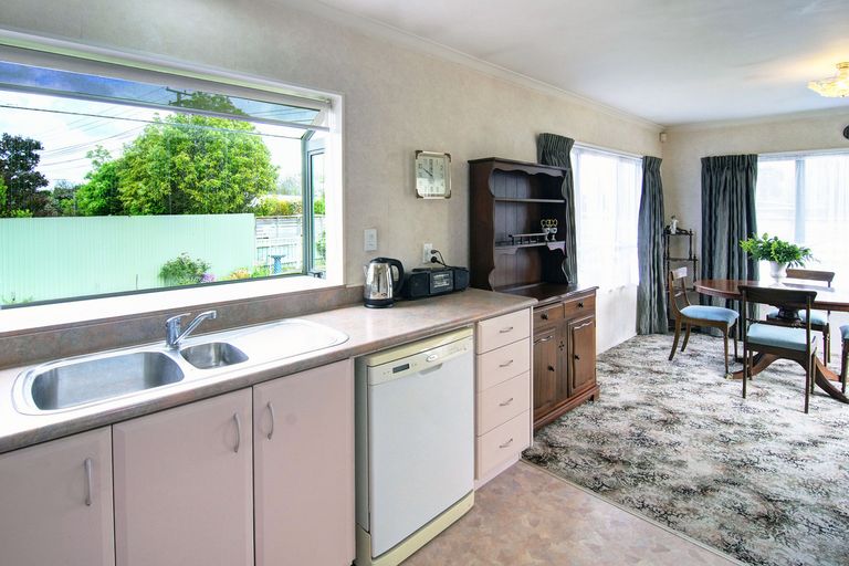 Photo of property in 228 High Street North, Carterton, 5713