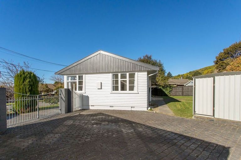 Photo of property in 4 Lucienne Place, Hillsborough, Christchurch, 8022