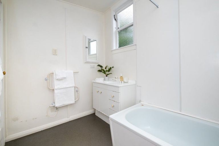 Photo of property in 37 Napier Terrace, Hospital Hill, Napier, 4110