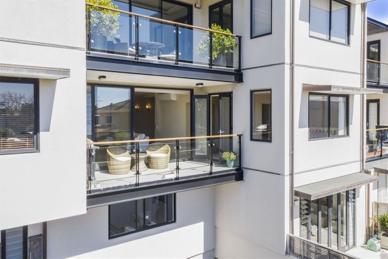 Photo of property in 7/2a Frieston Road, Milford, Auckland, 0620