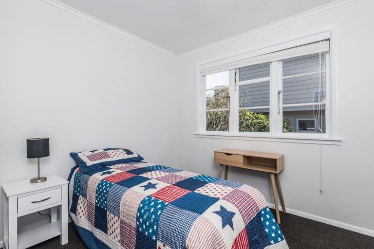 Photo of property in 27 Collins Avenue, Tawa, Wellington, 5028