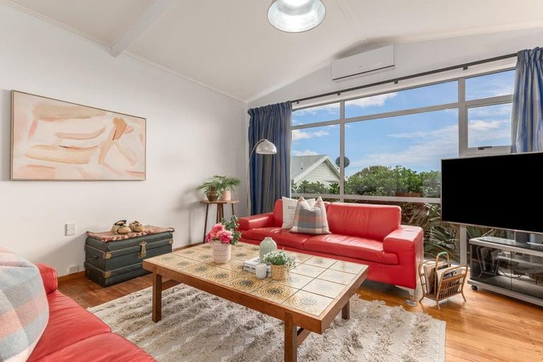 Photo of property in 9 Toenga Road, Pukerua Bay, 5026