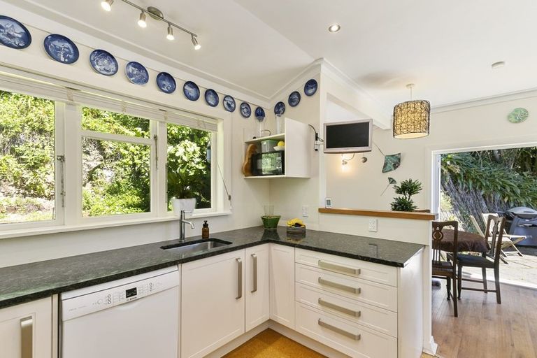 Photo of property in 17 Torwood Road, Khandallah, Wellington, 6035