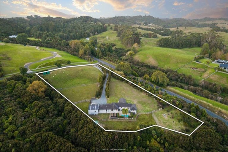 Photo of property in 1 Ngaire Close, Wainui, Silverdale, 0994