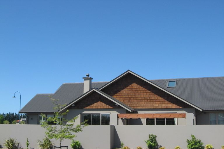 Photo of property in 68 Coolspring Way, Redwood, Christchurch, 8051