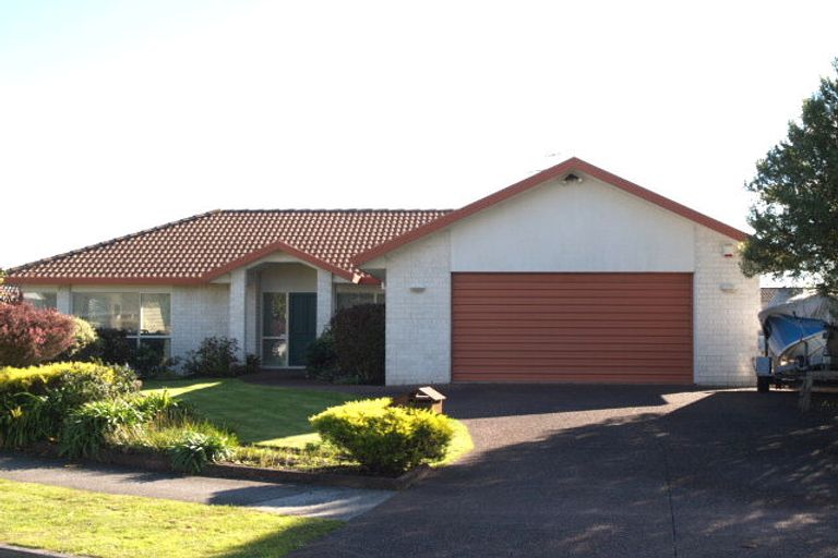 Photo of property in 9 Jan Higgins Place, Golflands, Auckland, 2013