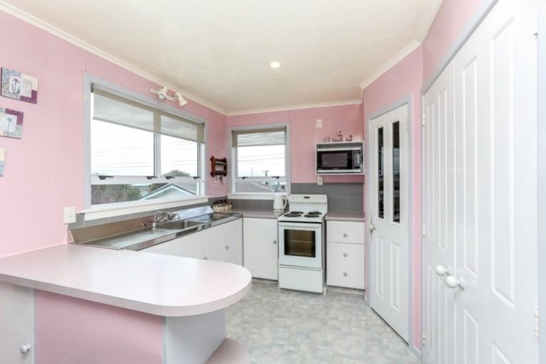 Photo of property in 37b Breakwater Road, Moturoa, New Plymouth, 4310