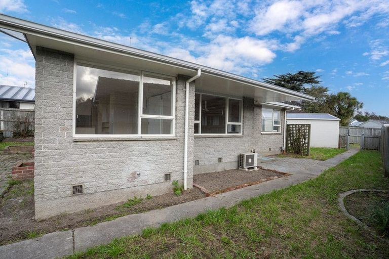 Photo of property in 22 Besant Place, Avondale, Christchurch, 8061