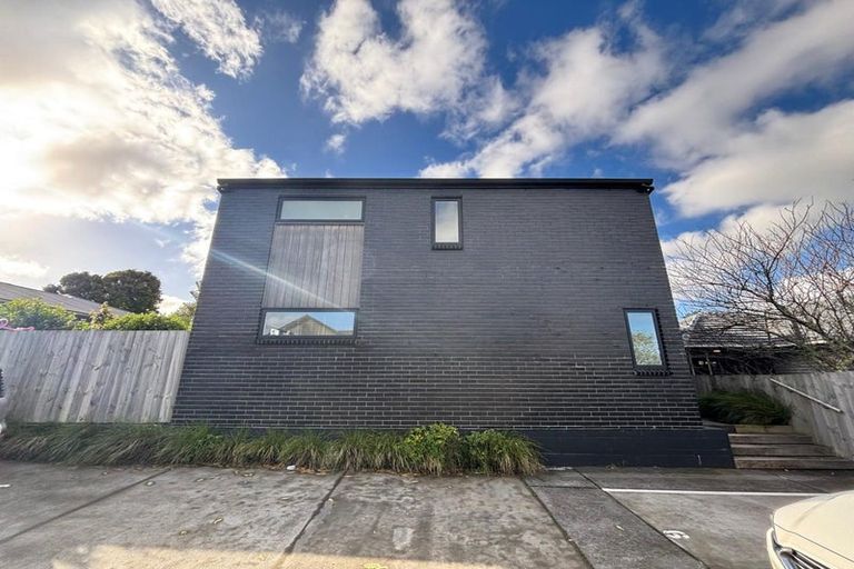 Photo of property in 4/63 Taikata Road, Te Atatu Peninsula, Auckland, 0610