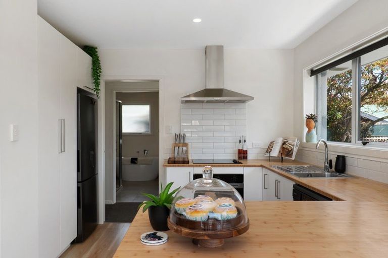 Photo of property in 19 Eglinton Street, Avondale, Christchurch, 8061