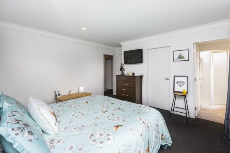 Photo of property in 14 Poppy Watts Grove, Stokes Valley, Lower Hutt, 5019