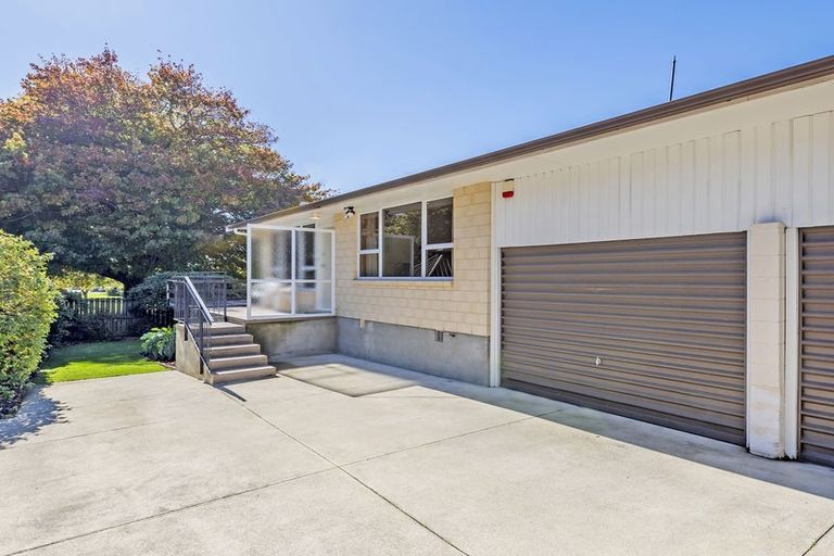 Photo of property in 2/20 Gunns Crescent, Cashmere, Christchurch, 8022