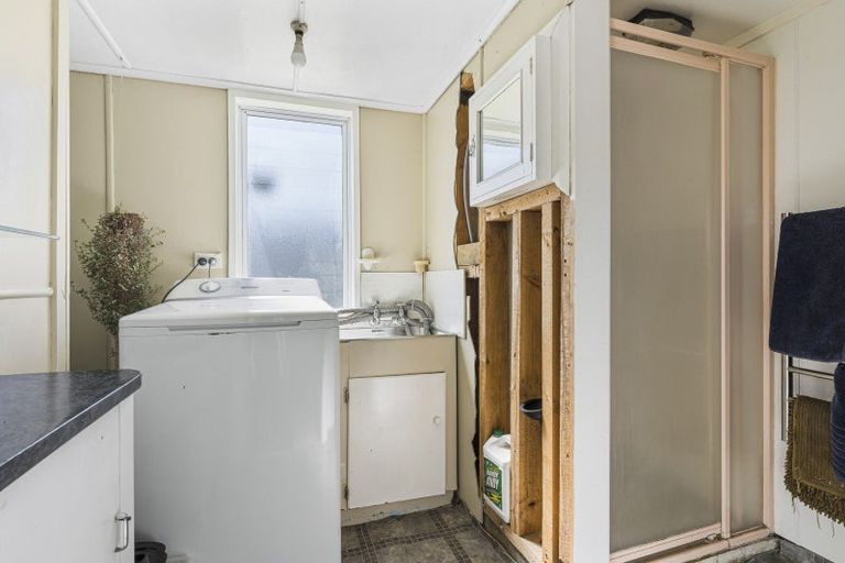 Photo of property in 215 Ocean Road, Whangamata, 3620