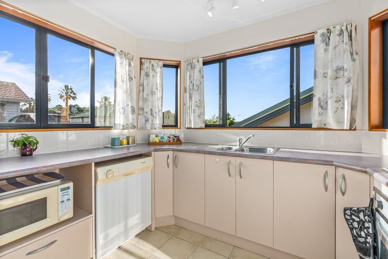 Photo of property in 19 Angel Way, Stanmore Bay, Whangaparaoa, 0932