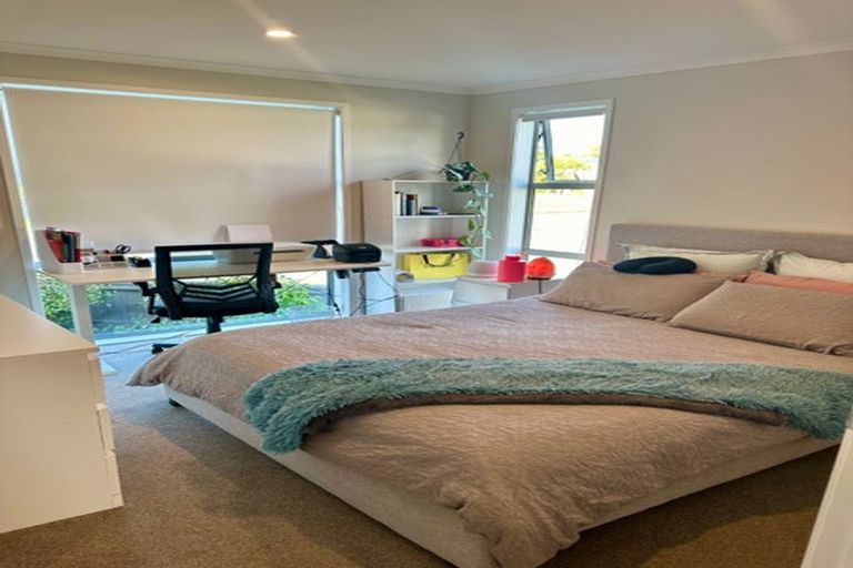 Photo of property in 1a Pavola Grove, Glenfield, Auckland, 0629