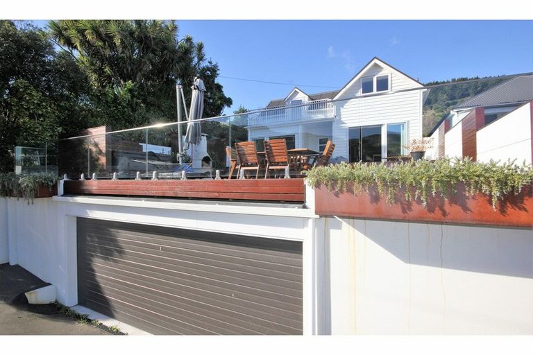 Photo of property in 72 Oxford Street, Lyttelton, 8082