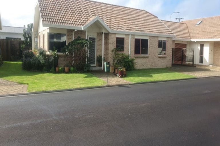 Photo of property in 2/32 Park Road, Glenfield, Auckland, 0629