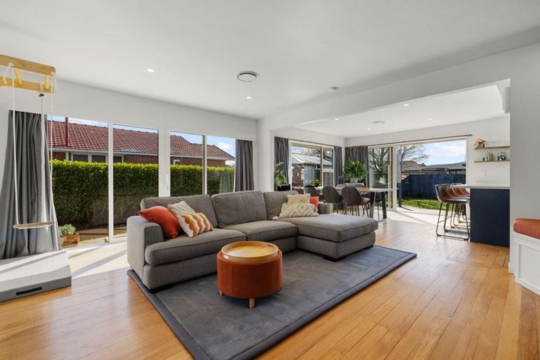 Photo of property in 6 Kingsgate Place, Burnside, Christchurch, 8053