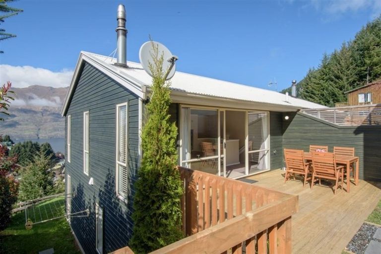 Photo of property in 2a Bird Place, Fernhill, Queenstown, 9300