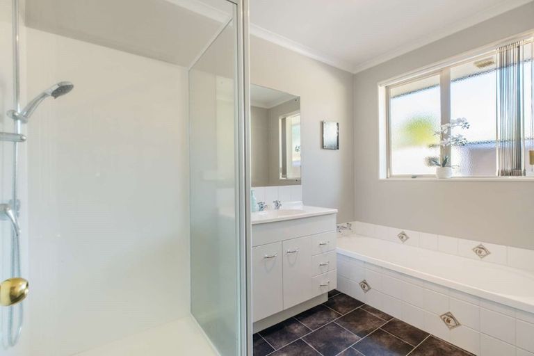 Photo of property in 2 Highbury Place, Nawton, Hamilton, 3200