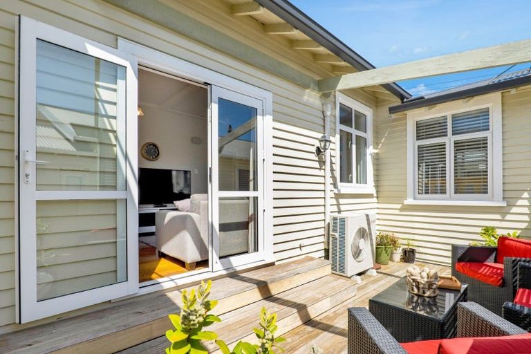 Photo of property in 23 Belt Road, Moturoa, New Plymouth, 4310