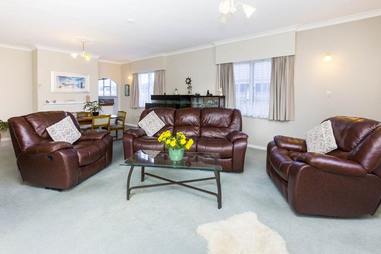 Photo of property in 10 Savage Crescent, Upper Hutt Central, Upper Hutt, 5018