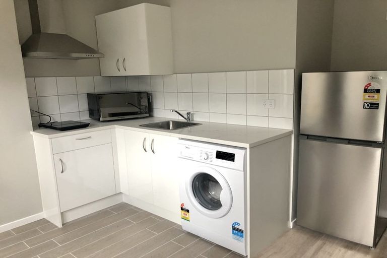 Photo of property in 33b Lake Road, Northcote, Auckland, 0627