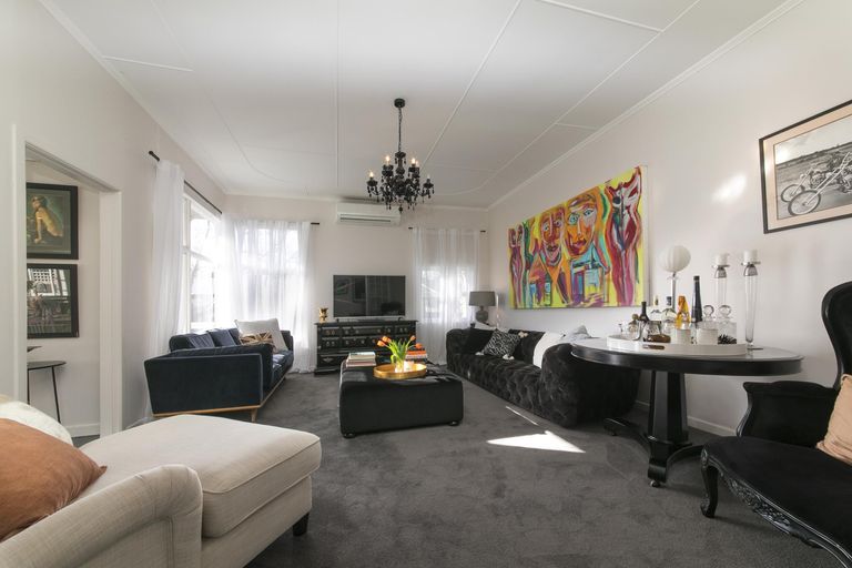 Photo of property in 2 Alice Street, Riverhead, 0820