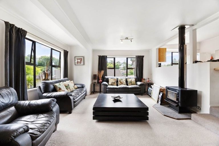 Photo of property in 6 Eagleson Street, Northcross, Auckland, 0632