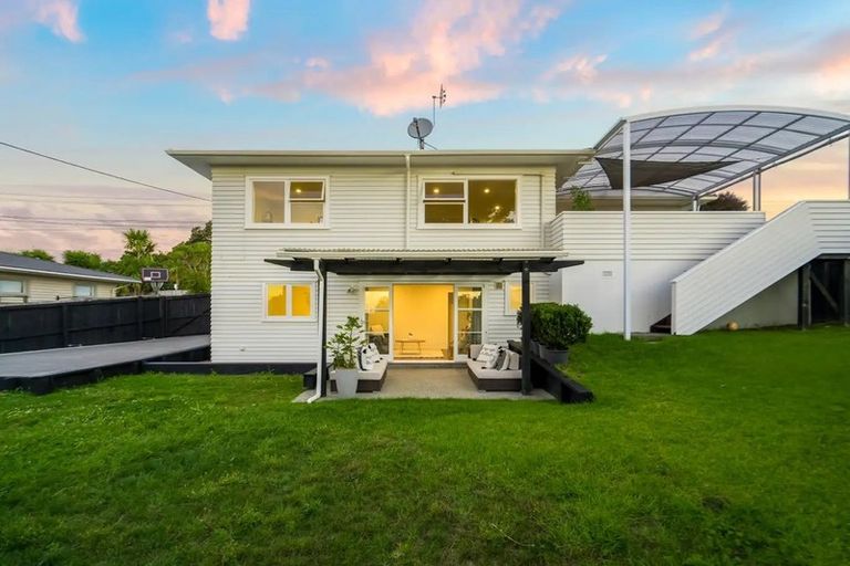 Photo of property in 1/35 Rangatira Road, Beach Haven, Auckland, 0626