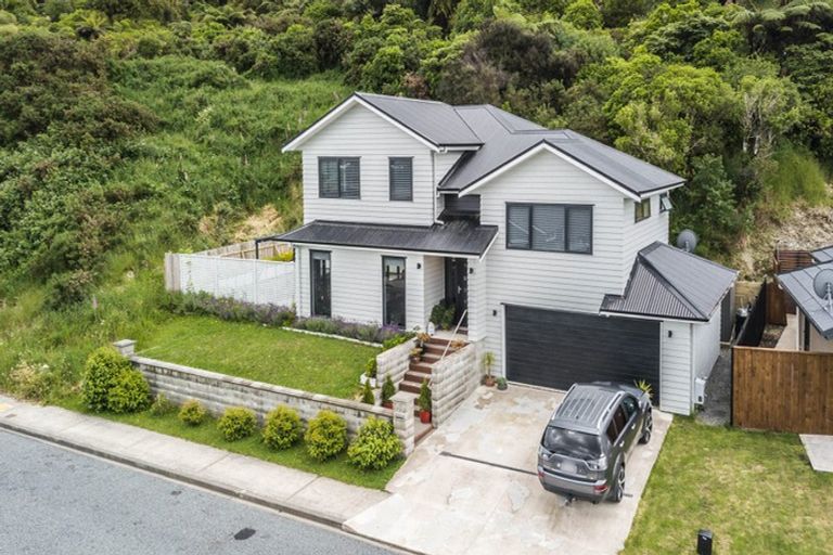 Photo of property in 125 Riverstone Drive, Riverstone Terraces, Upper Hutt, 5018