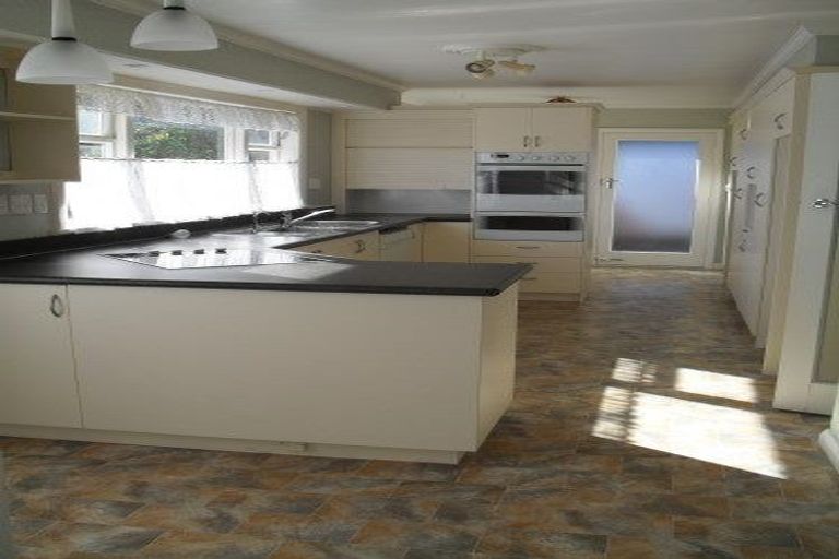 Photo of property in 37 Tio Tio Road, Miramar, Wellington, 6022