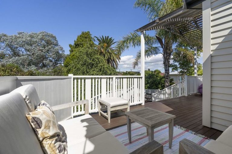 Photo of property in 52 Westmere Crescent, Westmere, Auckland, 1022