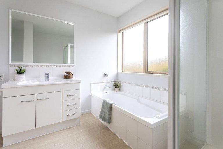 Photo of property in 28 Awatea Gardens, Wigram, Christchurch, 8042