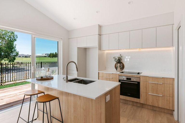 Photo of property in 13a Western Avenue, Omokoroa, 3114