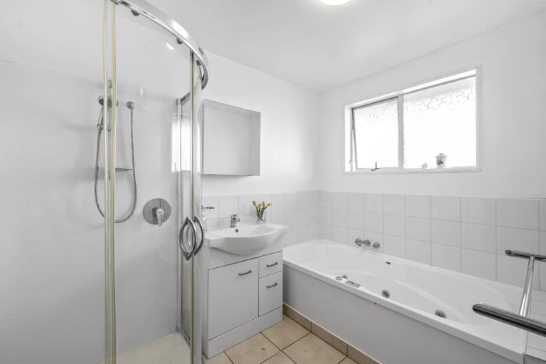 Photo of property in 2/8 Applewood Place, Casebrook, Christchurch, 8051