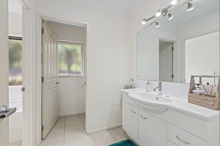 Photo of property in 190d Lonely Track Road, Dairy Flat, 0632