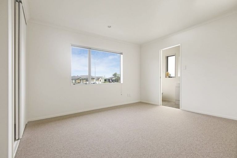 Photo of property in 17 Liddesdale Place, Papakura, 2110