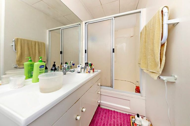 Photo of property in 2/93 Aviemore Drive, Highland Park, Auckland, 2010