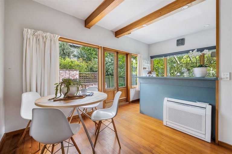 Photo of property in 31 Taupata Street, Redcliffs, Christchurch, 8081