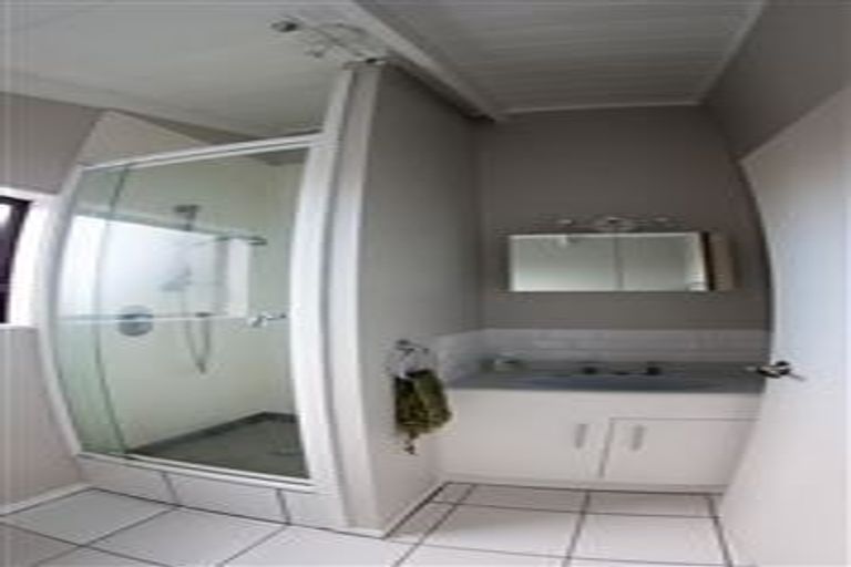 Photo of property in 2/37 Roberts Road, Glenfield, Auckland, 0629