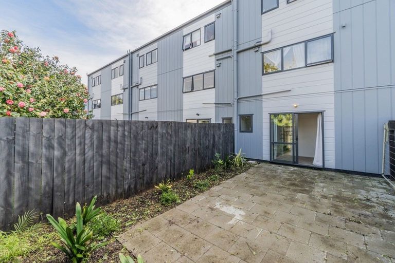 Photo of property in 10 Kevale Place, Manurewa, Auckland, 2102