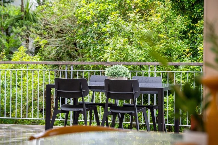 Photo of property in 12b Parr Terrace, Castor Bay, Auckland, 0620