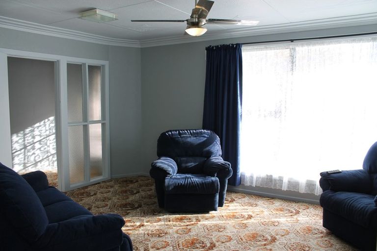 Photo of property in 18 Kilmarnock Street, Wallacetown, 9816