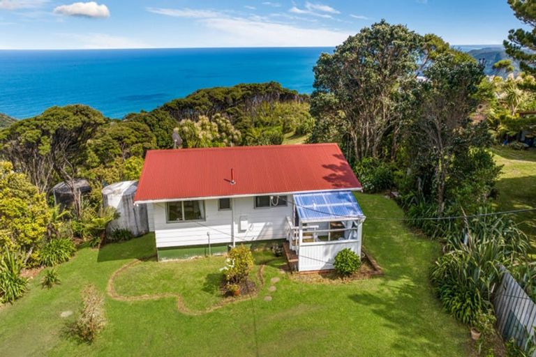 Photo of property in 13 Te Ahuahu Road, Piha, New Lynn, 0772