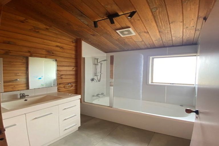 Photo of property in 87 Carnoustie Drive, Wattle Downs, Auckland, 2103